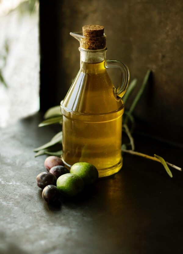 13 Amazing Castor Oil Benefits and Uses